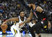 英雄联盟总决赛时间-勇士碾压山东队，戈贝尔惊艳四座的简单介绍