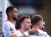 英雄联盟总决赛直播-包含水晶宫门将扑救神来，帮助球队保住分的词条