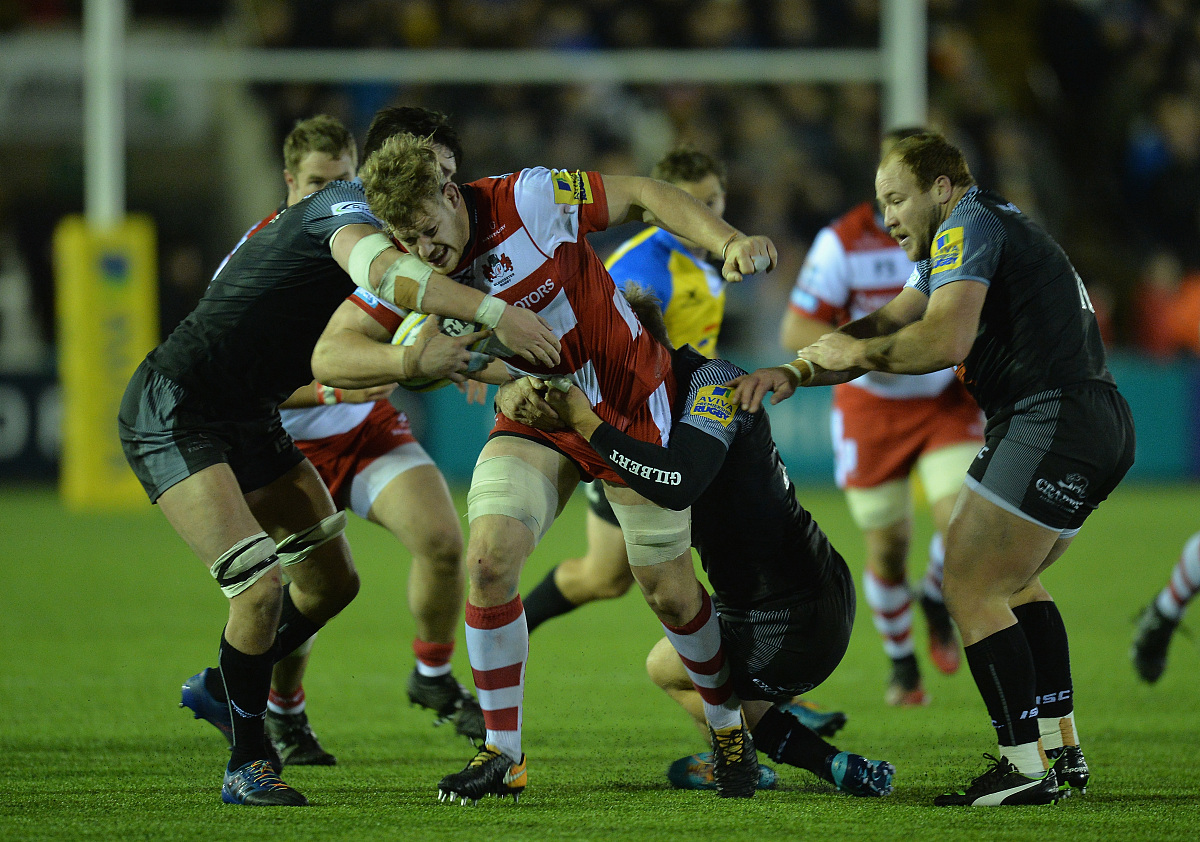 关于德国足球职业联赛交手激烈，比分胶着的信息