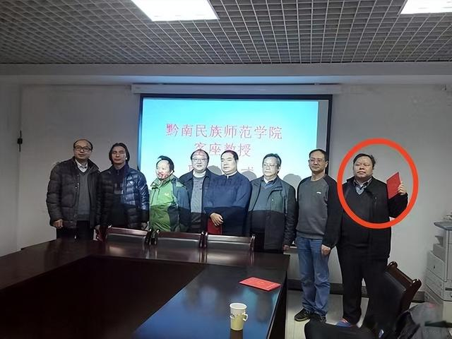 球队教练突然离世，球员深感惋惜，共同悼念的简单介绍