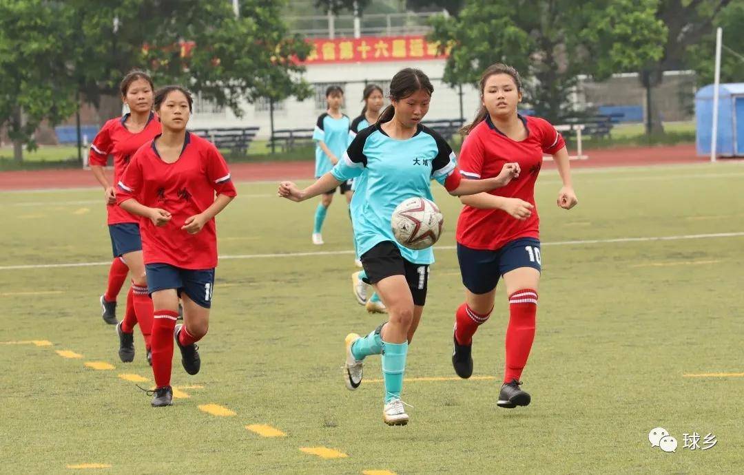 四川队喜获全国女子足球巡回赛冠军，称雄全场