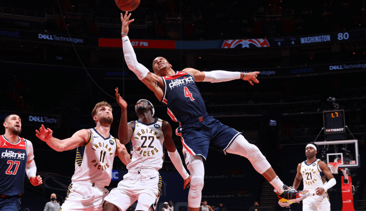 关于韦少率雷霆队擒魔术队，贡献三双数据的信息