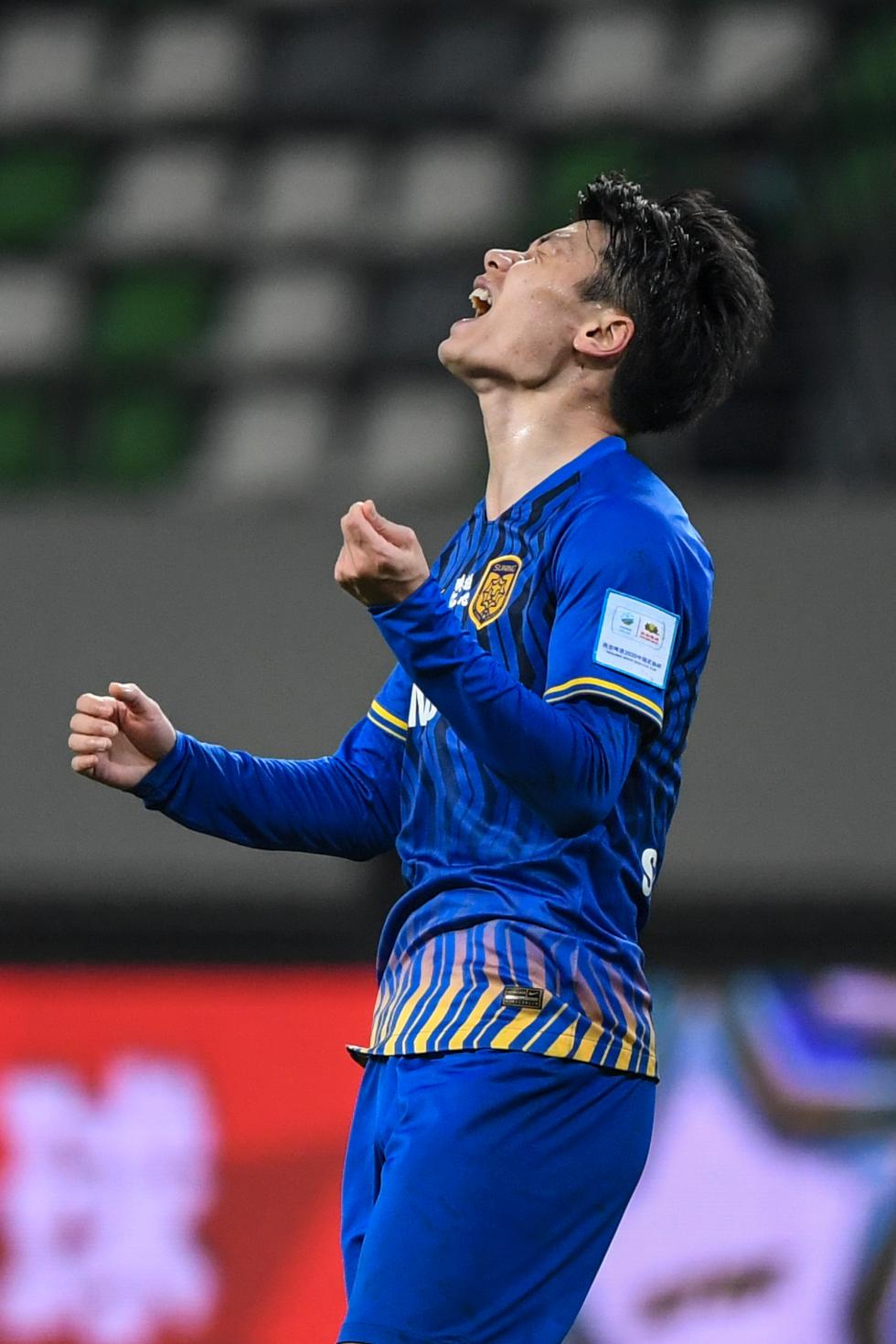 包含江苏苏宁球员势不可挡,奋力争胜的词条 包含江苏苏宁球员势不可挡,奋力争胜的词条