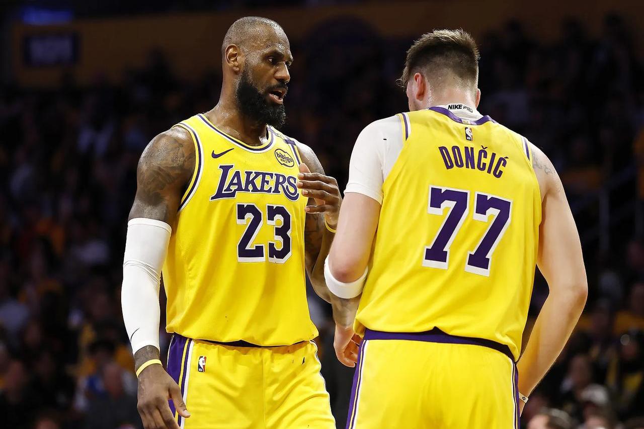 猛龙鏖战雷霆，东契奇带队取胜