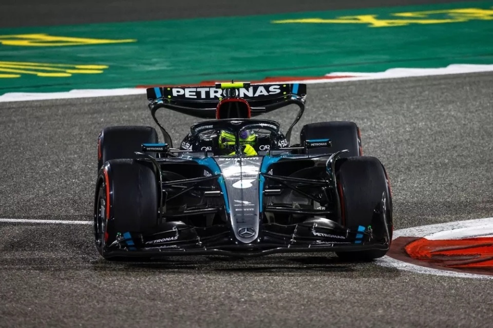 雷诺车队碾压梅赛德斯，汉密尔顿刷新纪录