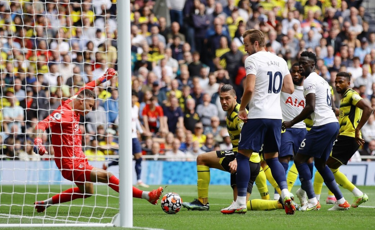 六人不敌球迷天王,失去主场优势 六人不敌球迷天王,失去主场优势