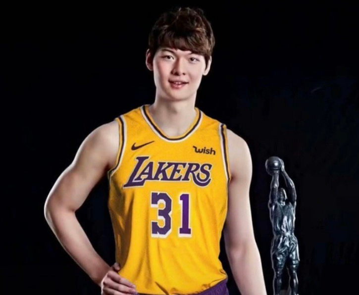 湖人险胜山西队，王哲林点燃赛场