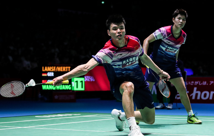 日本队翻盘印尼队,黄鸭组合统治全场 日本队翻盘印尼队,黄鸭组合统治全场