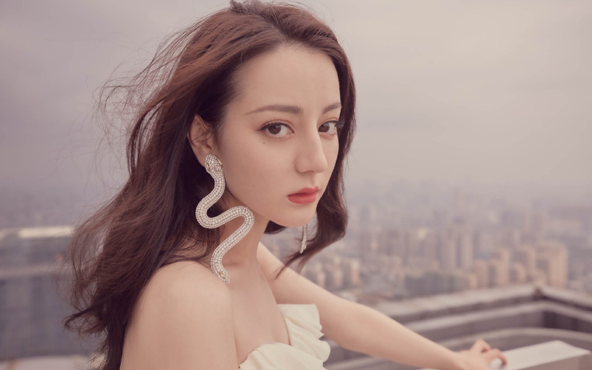 黑色岩石，沉默武士蒂亚戈如何将阿根廷从悬崖边拉回