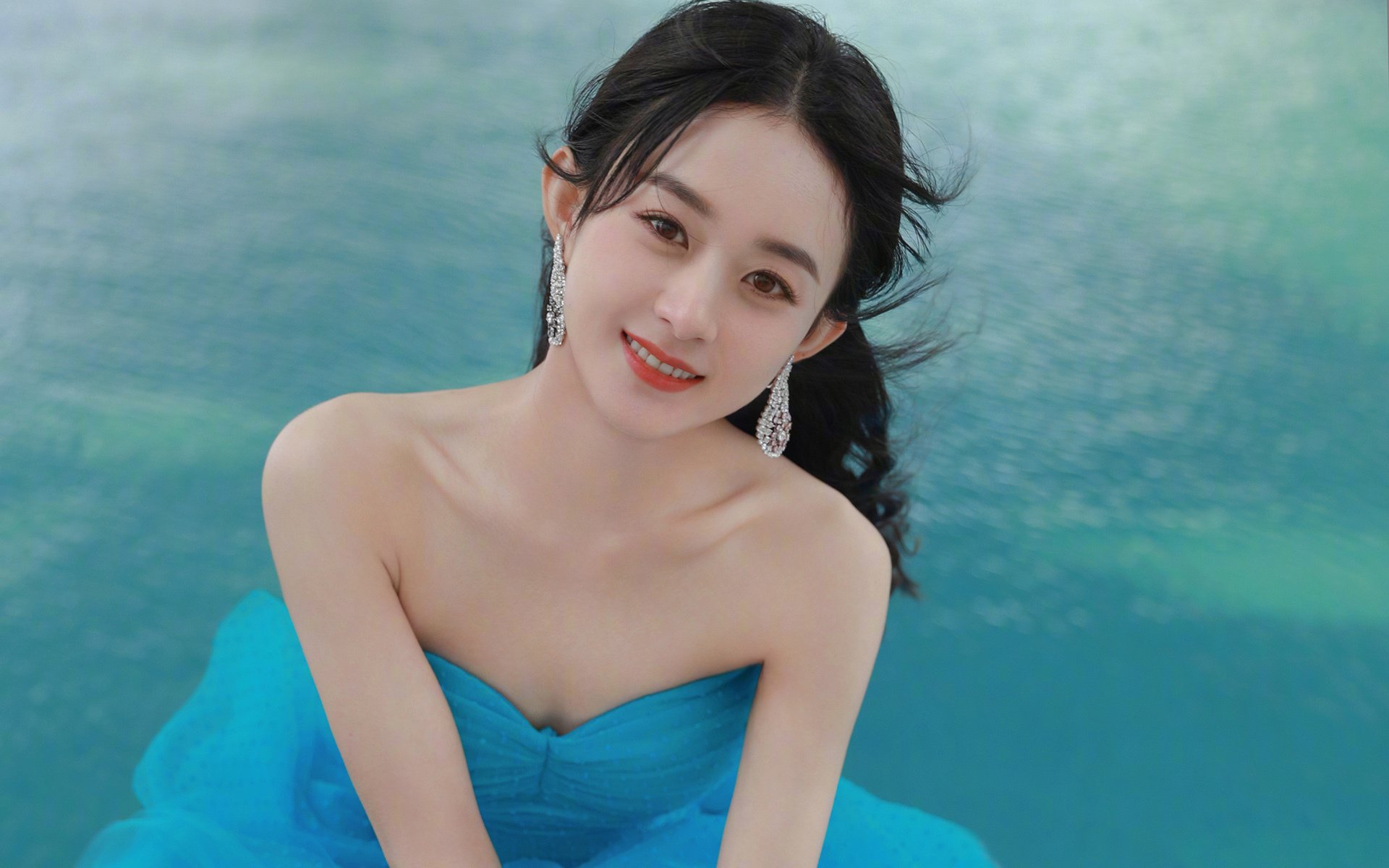 铜墙铁壁！阿劳霍在足球圣殿之夜上演教科书级防守